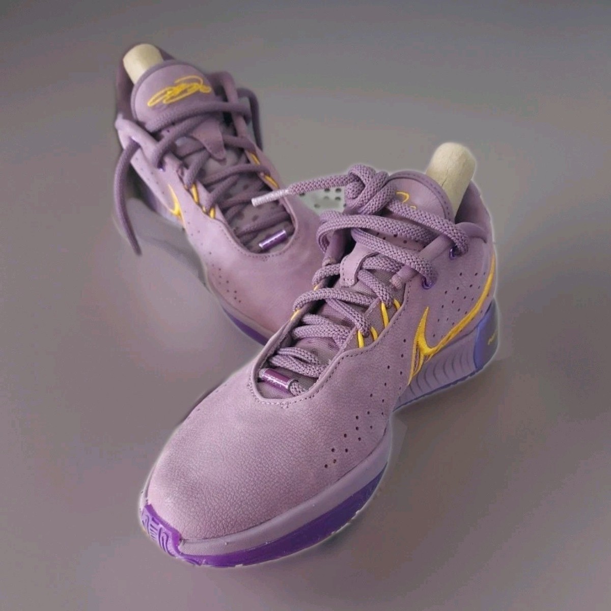 Nike LeBron 21 XXI Shoes Mens Size 6 Violet Dust Purple Rain  display picture 2