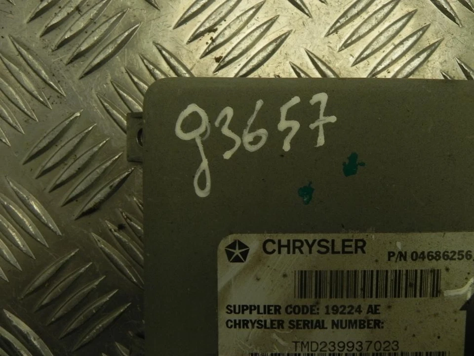 Unidad de control de airbag Chrysler VOYAGER / GRAND VOYAGER III 2000 04686256F Foto 3 de 3