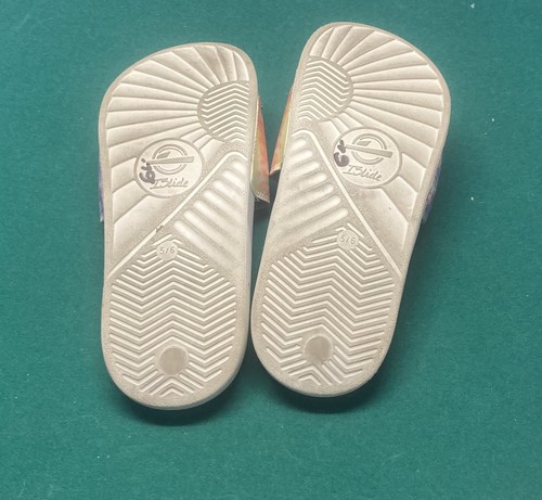 Chicago Cubs MLB Womens Slides Size 5 - 6 White w/ Blue Yellow & Purple Clean! - Picture 4 of 5