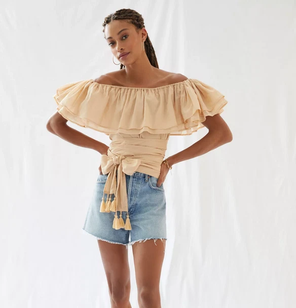 Blusa ERIKA PENA x Anthropologie Hombro Descubierto XS Beige Con Volantes Nueva Con Etiquetas Agotada Foto 4 de 4