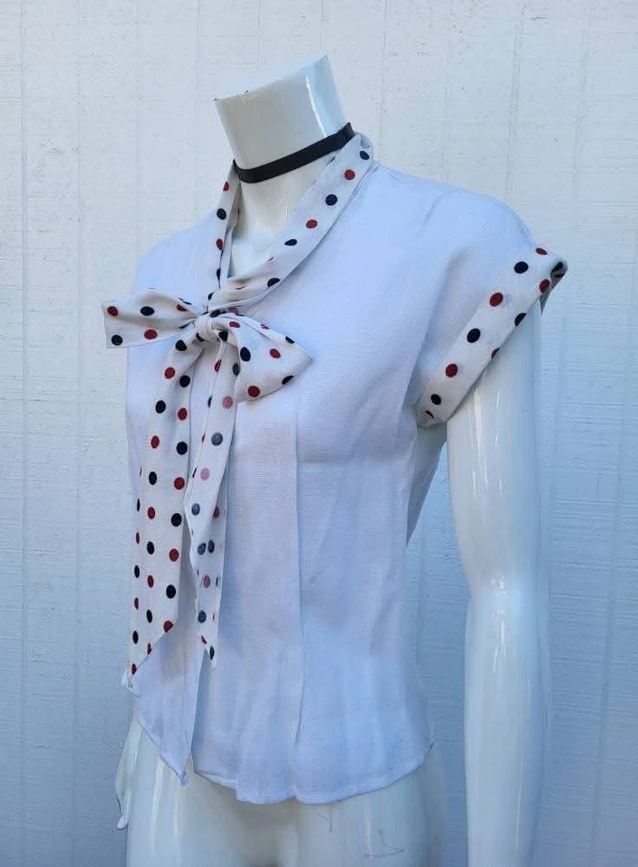 Top abotonado a lunares de lino de los años 50 Foto 4 de 4