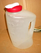 Rubbermaid 1 Gallon Drink/Beverage Pitcher/Bottle With Handle Red Cap