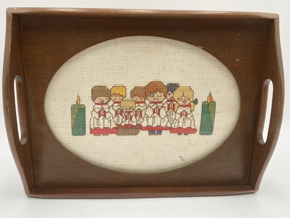 Поднос сервировочный с ручкой из деревянного стекла Needlepoint Singing, Halo Choir ~ винтажный - Изображение 3 из 4