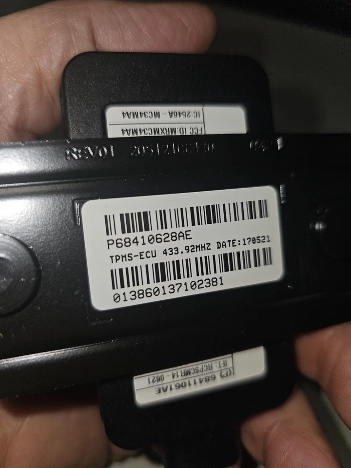 2018-2022 Jeep Wrangler JL OEM Tire Pressure Monitor System TPMS 68411061 - Image 3 of 4