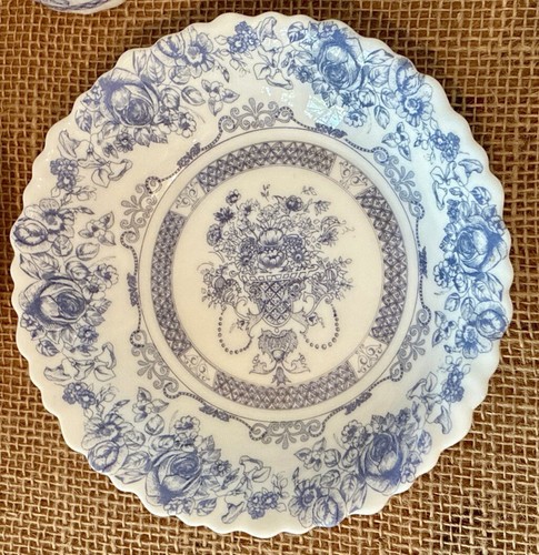 VINTAGE ARCOPAL HONORINE BLUE FLORAL SCALLOP EDGE 12 PC DISH SET NICE CONDITION - Picture 12 of 18
