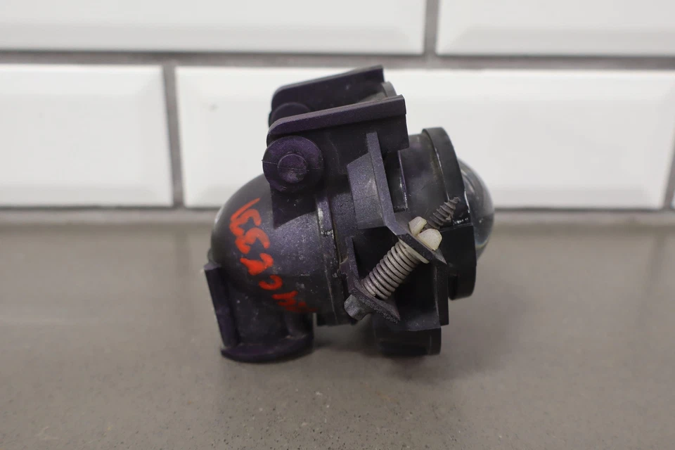 03-06 Chevy SSR dianteiro esquerdo do motorista (montado para-choque) lâmpada de neblina com moldura - Imagem 4 de 4