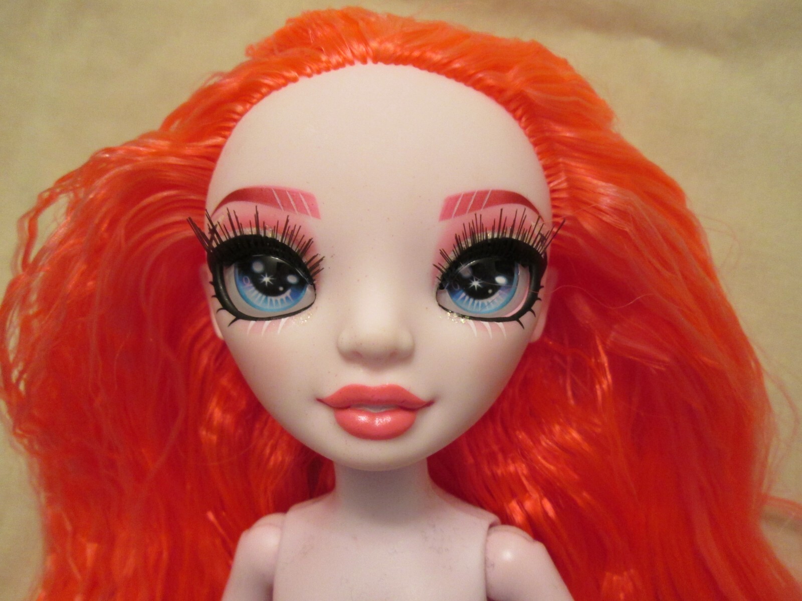 Muñeca Desnuda Mara Pinkett Arco Iris Visión Sombra Alta Moda Rosa Neón Pelo Articulado