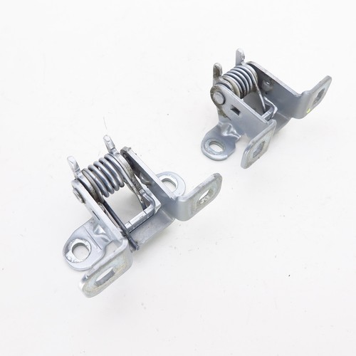 LR CENTRE Tailgate Hinge Set Upper & Lower For Land Rover Discovery 1 & 2 - BHB700051, BHB700032, Rear