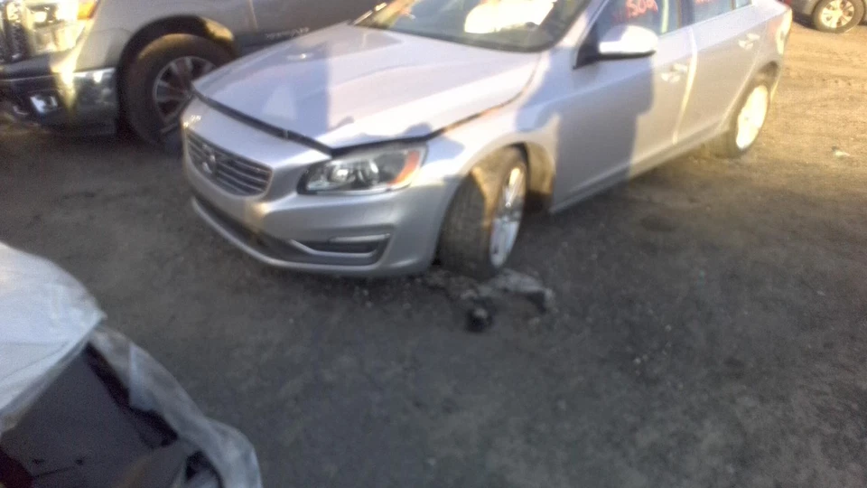 二手前外门把手 适合:2015 沃尔沃 S60 门拉手 仅油漆 — 第 2/4 张图片