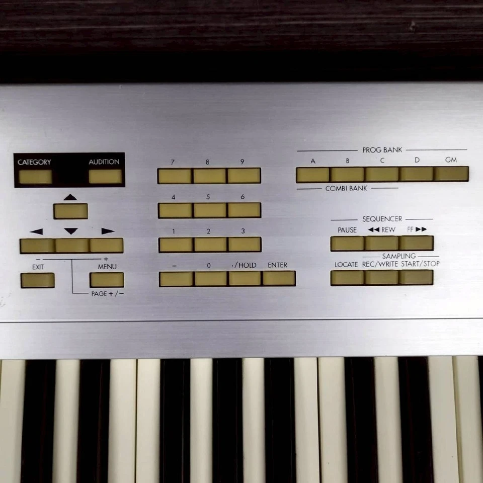 KORG TRITON Le 61 key Synthesizer - Image 4 of 4