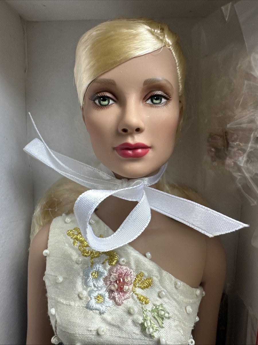 Tonner TYLER WENTWORTH 2004 CHASE MODEL ANGELINA 16” FASHION DOLL