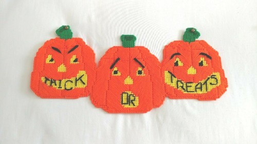 Handmade 4 Pumpkins 1 Scarecrow Halloween finished plastic canvas 5 pieces - Picture 7 of 7