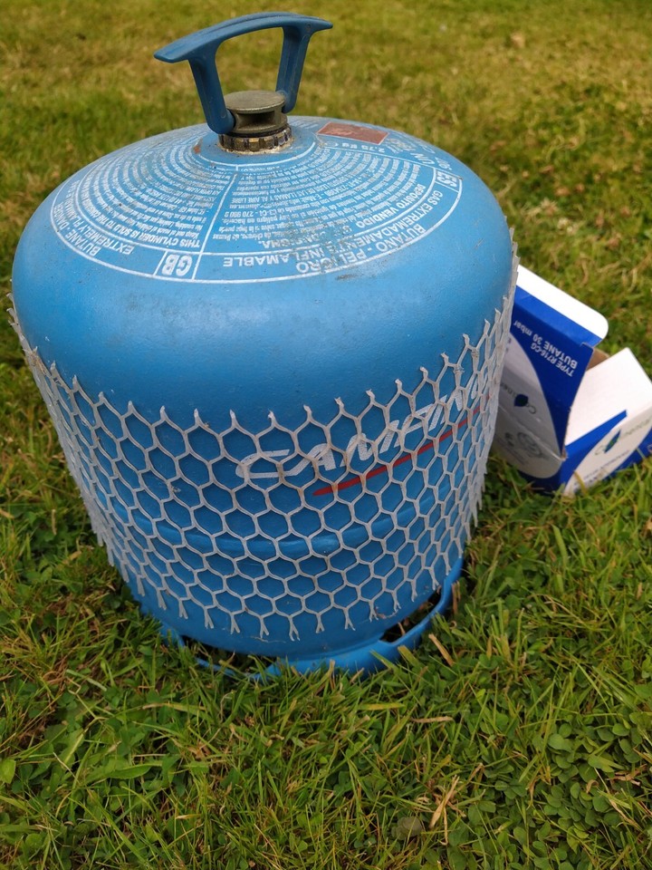 90 full Campingaz bottle. Camping Gaz R 907 gas cylinder plus