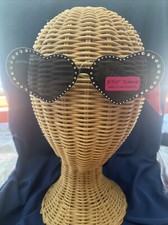BETSEY JOHNSON RHINESTONE STUDDED HEART SUNGLASSES SUMMER FASHION FABULOUS NWT