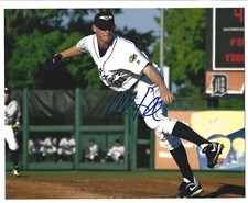 Charlie Furbush autograph signed 8 x 10 inch photo MARINERS POSE 1
