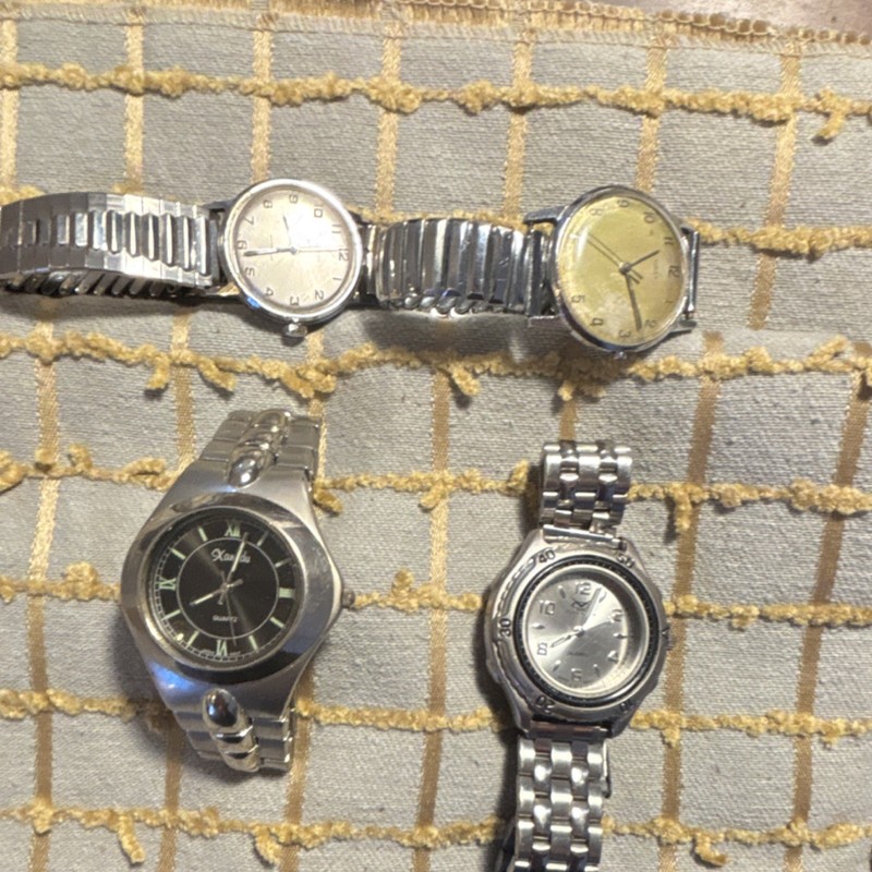 Timex Xanadu Voit Men’s watches lot. Quartz and manual. Running (Sold as is)