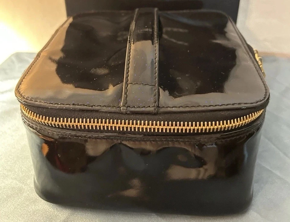 FUNDA COSMÉTICA CHANEL CHAROL NEGRO, Bolso Pequeño, Joyero Foto 2 de 4