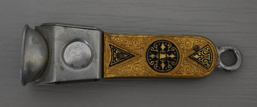 Hübscher kleiner Zigarrenschneider aus Metall mit Verzierung Vintage