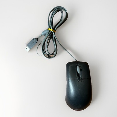 Microsoft Wheel Mouse Optical USB and PS2 Compatible (X802382-018) Black TESTED