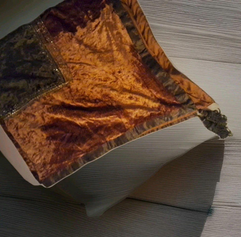 Manta con cuentas borlas óxido y marrón forro satinado terciopelo boho 59"X 51" usada en excelente estado Foto 3 de 4