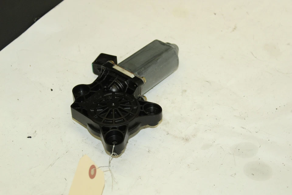 2000-2006 MERCEDES BENZ W215 CL500 REAR DRIVER LEFT QUARTER WINDOW MOTOR J1057 - Image 4 of 4