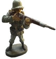 VINTAGE ELASTOLIN GERMAN SOLDIER FIGURE SHOOTING RIFLE