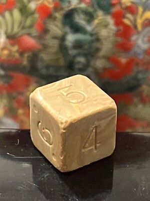 Vintage Moldvay d6 marbled tan gray uninked rpg ad&d dice 120823@