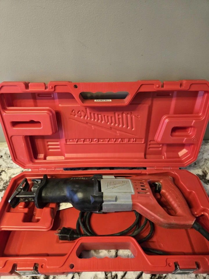 Milwaukee 6519-30 Sawzall Reciprocating Saw With Blades And Carrying Case - Image 3 of 4