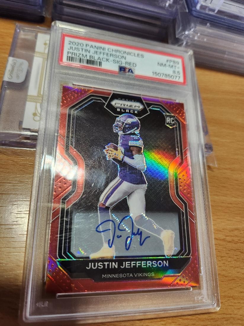 2020 Panini Prizm Black Justin Jefferson Rookie Autograph Red Auto #/99 PSA 8.5 view 3