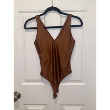 Babaton Contour V-Neck Bodysuit Sleeveless Shimmer Brown Size XS