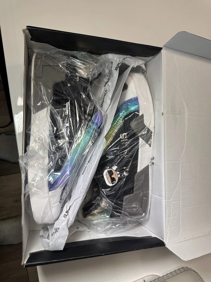 Mavise para mujer Karl Lagerfeld Paris talla Prendedores para zapatillas sin cordones de mezcla de cuero de 7,5 Foto 3 de 4