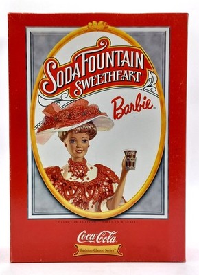 1996 Coca-Cola Soda Fountain Sweetheart Barbie Puppe / Mattel 15762, NrfB, Ovp