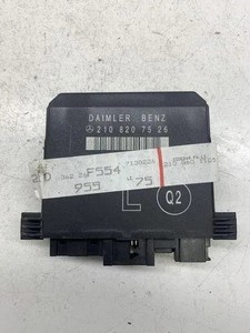 MERCEDES-BENZ E W210 Türsteuergerät vorne rechts 2108207526 Diesel 23942385