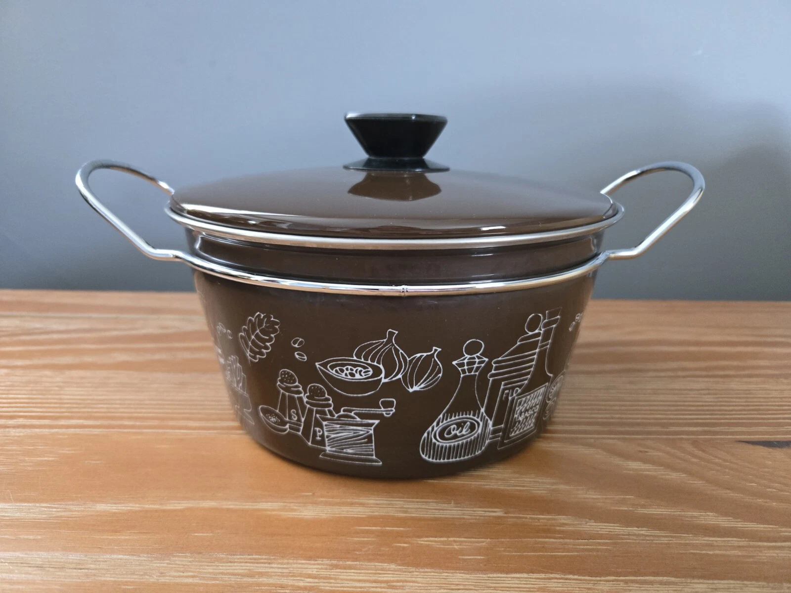 Vintage enameled 2 Qt Pot w/ Lid Brown white line drawing Cooking Kitchen