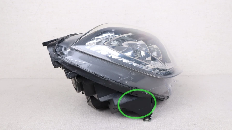 2012-2014 Mercedes-Benz CLS550 CLS63 W218 RH Right Passenger Headlight Xenon OEM - Image 3 of 4