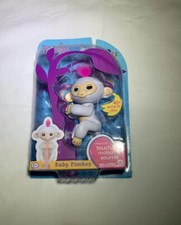 WHITE SOPHIE - FINGERLINGS Interactive Finger Pet Baby Monkey REAL FINGERLING