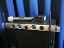 Kam Kwm1930 Uhf Wireless Mic/microphone Receiver System With 1 X Microphone.