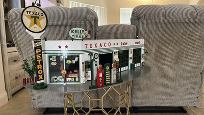 Gasscraft Texaco Lube Wash Gas Station Diecast Diorama Display Autographed