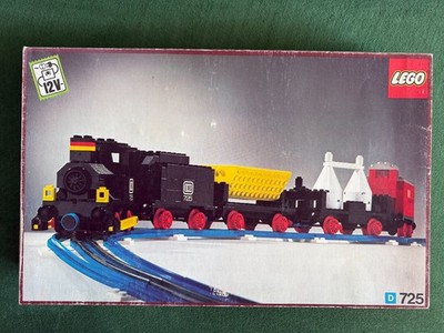 LEGO Eisenbahn 12V mit 4 Waggons und Schienenoval  (725) aus 1974