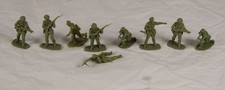 B10/ 9 alte Kunststoff Figuren - alles Soldaten Motive - Hersteller unbek. /S194