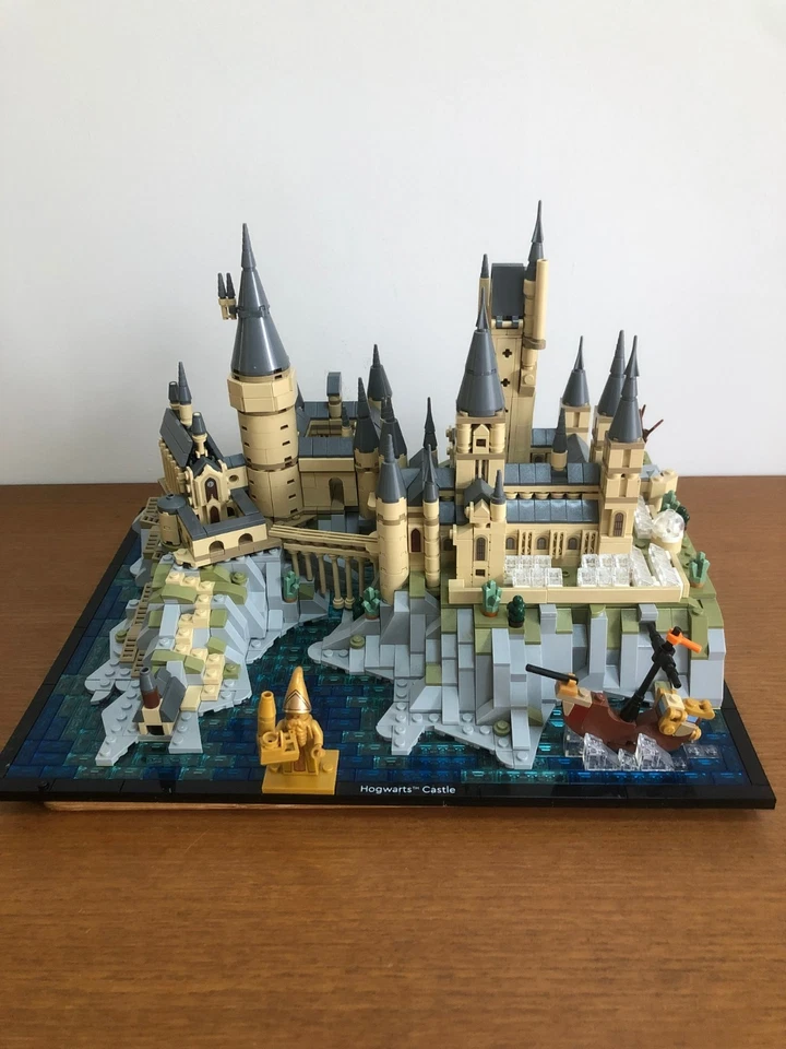 LEGO Harry Potter 76419 Hogwarts Castle and Grounds, photo 1 of 5