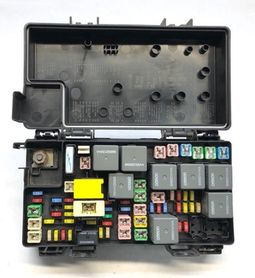 09 Chrysler Town Country Tipm Totally Integrated Power Module Fusebox 4692302ab