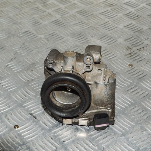 TOYOTA AYGO AB10 1.0 Benzindrosselklappengehäuse 22030-00010 2007