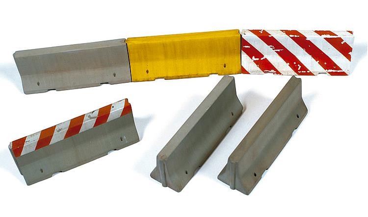 Vallejo SC214 - 1/35 Modern Concrete Barriers, 4 Pieces
