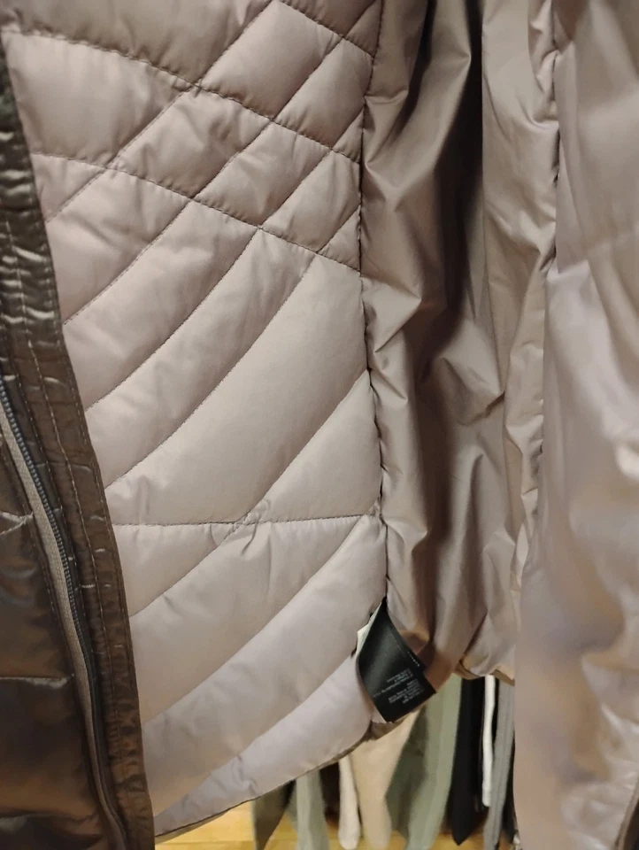 Northface Silver Puffer Jacket - Image 3 of 3