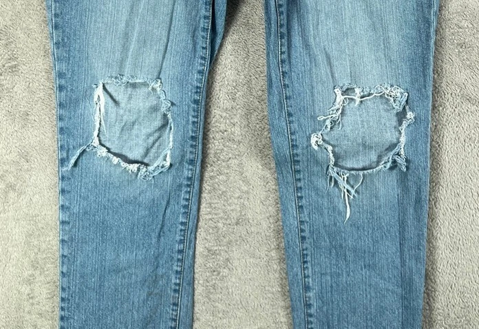 SONOMA Life Style Womens Boyfriend Jeans Size 14 Light Wash Distressed Mid 36x27 - Image 4 of 4