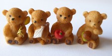 4x Teddy Bär Figur sitzend Tomate Ballon 1,8cm Puppenstube Miniatur 1:12 Set