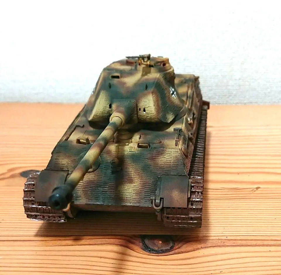 Carro armato King Tiger Tamiya 1/48 esercito tedesco costruito e dipinto - Immagine 3 di 4