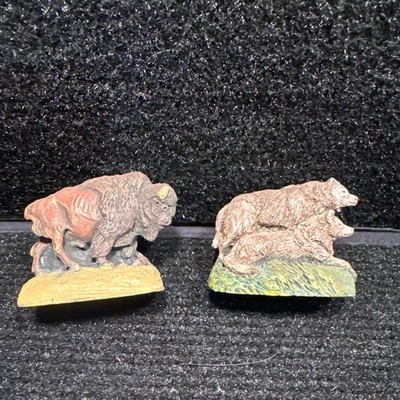 Collectible Figures Set Of 2 Bizon And Wolf