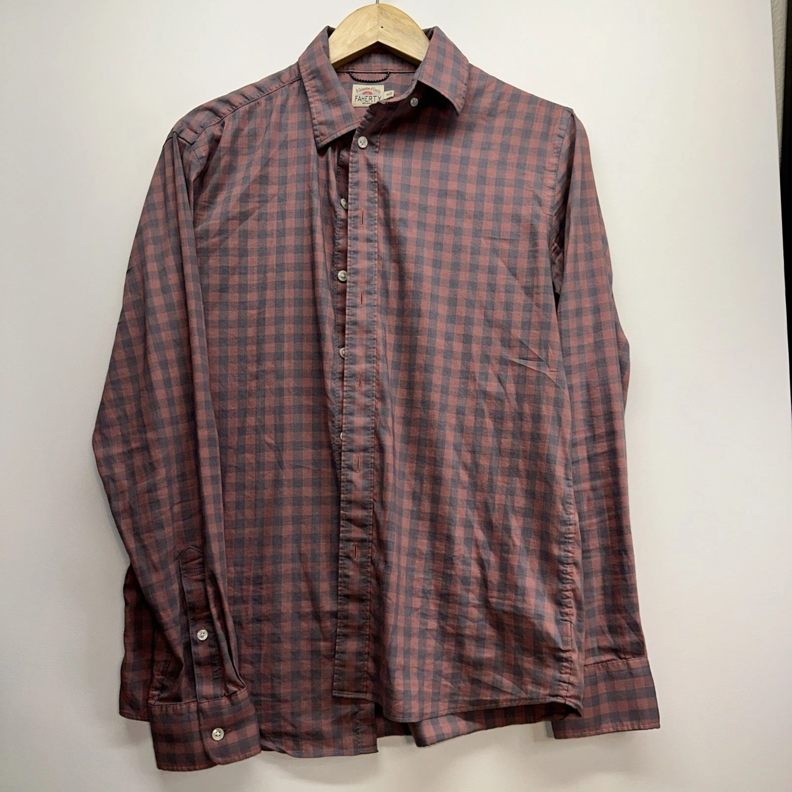Faherty Button Up Shirt Mens Medium Pink Blue Long Sleeve Plaid